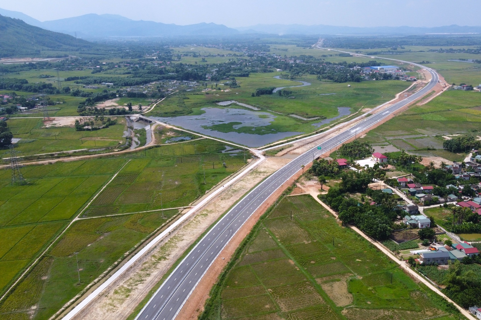 Diện mạo cao tốc Quốc lộ 45 - Nghi Sơn trước ngày thông xe - 2 Diện mạo cao tốc Quốc lộ 45 - Nghi Sơn trước ngày thông xe - 2