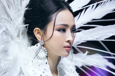 Trương Hồ Phương Nga bất ngờ làm vedette sau vụ án tình tiền với Cao Toàn Mỹ