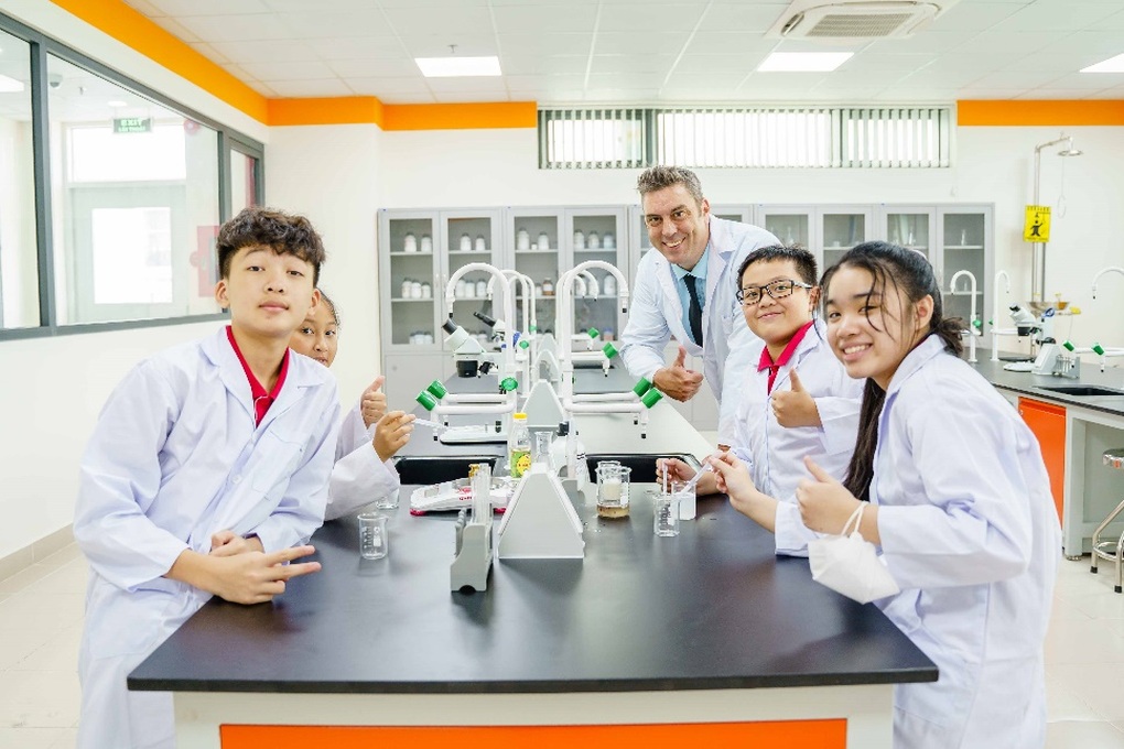 Hồ bơi, phòng học nhạc và loạt tiện nghi ở trường Royal School - 10 Hồ bơi, phòng học nhạc và loạt tiện nghi ở trường Royal School - 10