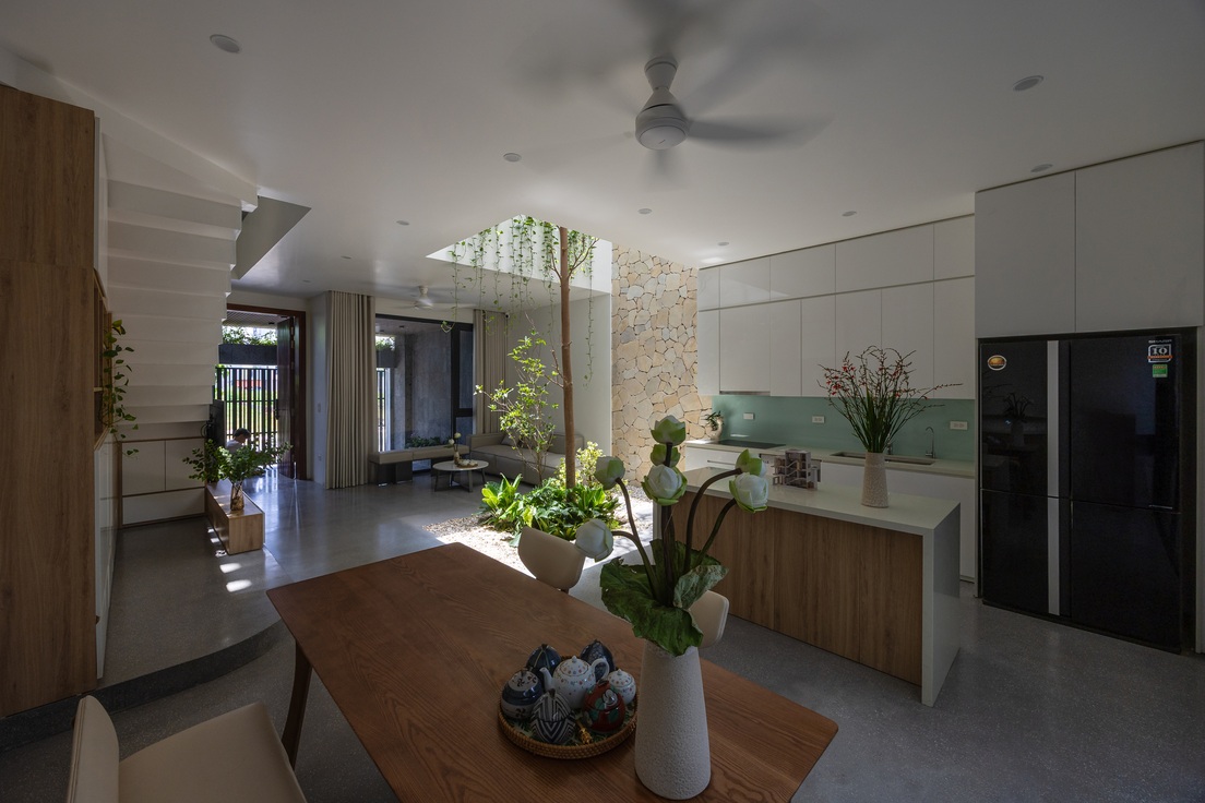 Nhà 90m2 của gia đình ở Hà Nội gắn kết thiên nhiên nhờ thiết kế lạ