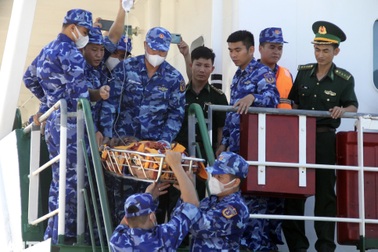 Thêm 5 thuyền viên sống sót kỳ diệu sau 12 ngày lênh đênh trên biển