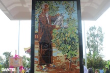 Khánh thành bia kỷ niệm Bác Hồ với cây vú sữa miền Nam