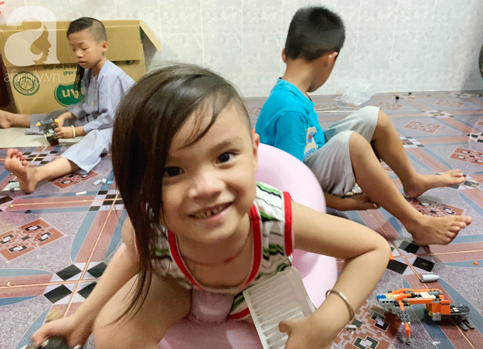 Trà Vinh: Bé trai kháu khỉnh, nặng 6kg bị bỏ rơi trước cổng chùa, cần sữa tã và chờ mẹ đến đón về - Ảnh 7. Trà Vinh: Bé trai kháu khỉnh, nặng 6kg bị bỏ rơi trước cổng chùa, cần sữa tã và chờ mẹ đến đón về - Ảnh 7.