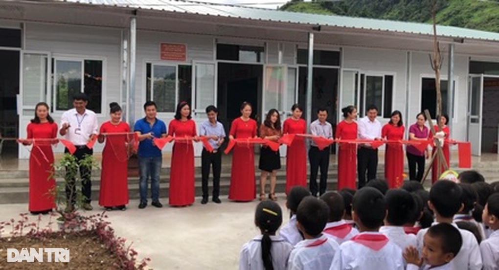 Chủ tịch tỉnh Hà Giang tặng bằng khen báo Dân trí và Tổng biên tập - 7 Chủ tịch tỉnh Hà Giang tặng bằng khen báo Dân trí và Tổng biên tập - 7