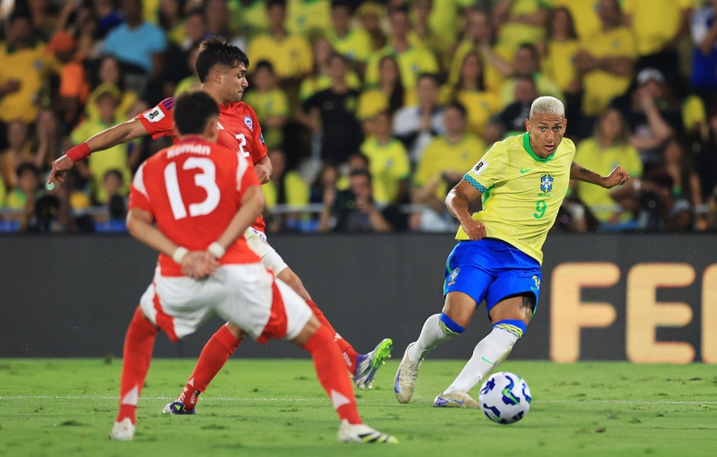 Messi giúp Argentina đại thắng, Brazil vươn lên nhì bảng - 3 Messi giúp Argentina đại thắng, Brazil vươn lên nhì bảng - 3