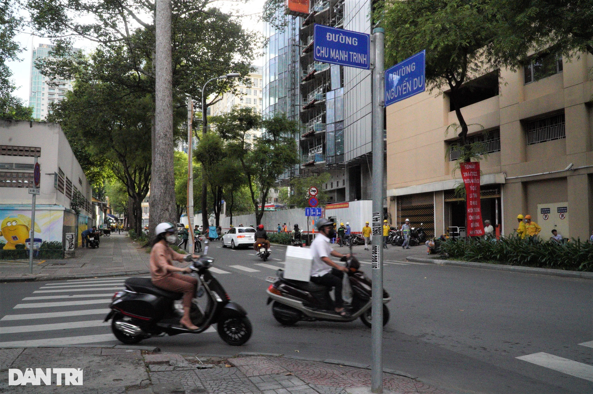 Đường 2 chiều thành một chiều: Nhiều người ngơ ngác chạy ngược, rẽ ngang - 9 Đường 2 chiều thành một chiều: Nhiều người ngơ ngác chạy ngược, rẽ ngang - 9
