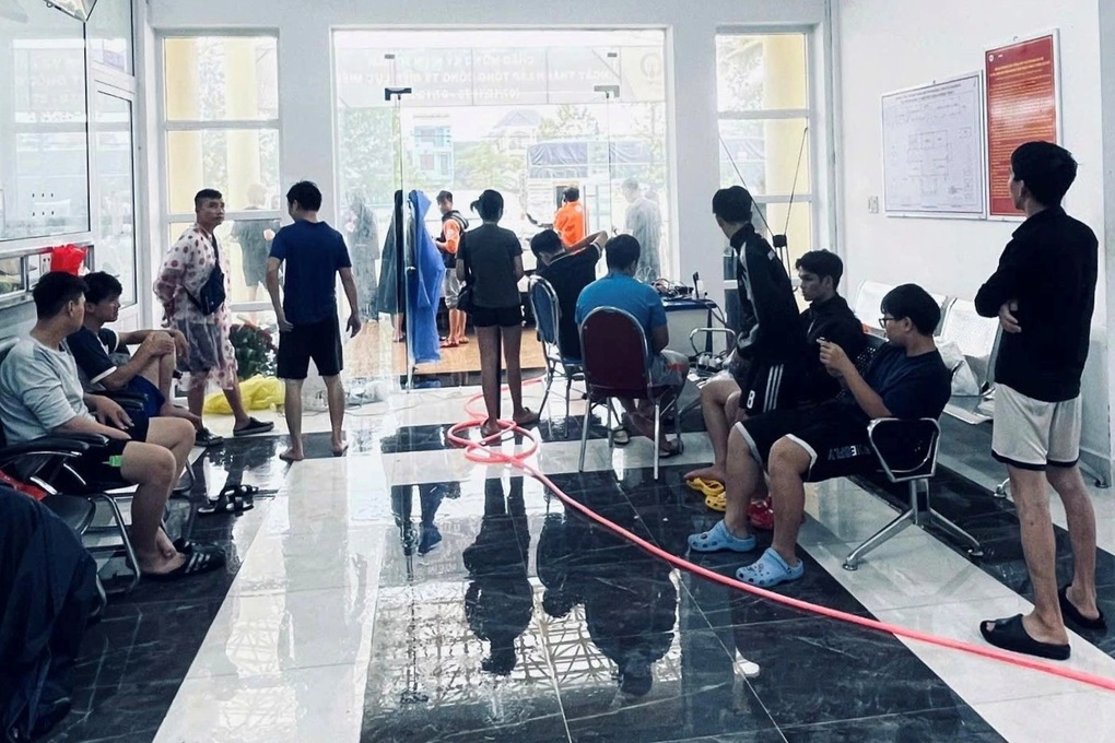 Mở cửa nhà khách miễn phí đón người dân, sinh viên ở Huế tránh lũ - 1 Mở cửa nhà khách miễn phí đón người dân, sinh viên ở Huế tránh lũ - 1