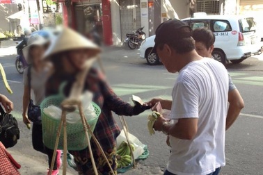 Khách đến nhà mình phải tiếp, nhưng thật nản những người thiếu văn hóa