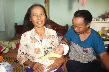 Chuyện nhặt được trẻ sơ sinh bỏ rơi: Niềm vui bất ngờ của vợ chồng hiếm muộn