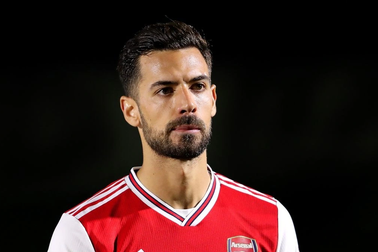 Cầu thủ Arsenal nhập viện cấp cứu vì bị tấn công bằng dao