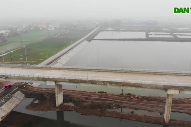 Cận cảnh cây cầu nghìn tỷ vượt sông Ninh Cơ chuẩn bị thông xe