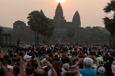 Mặt trái của “làn sóng” du khách Trung Quốc ồ ạt đổ về Campuchia