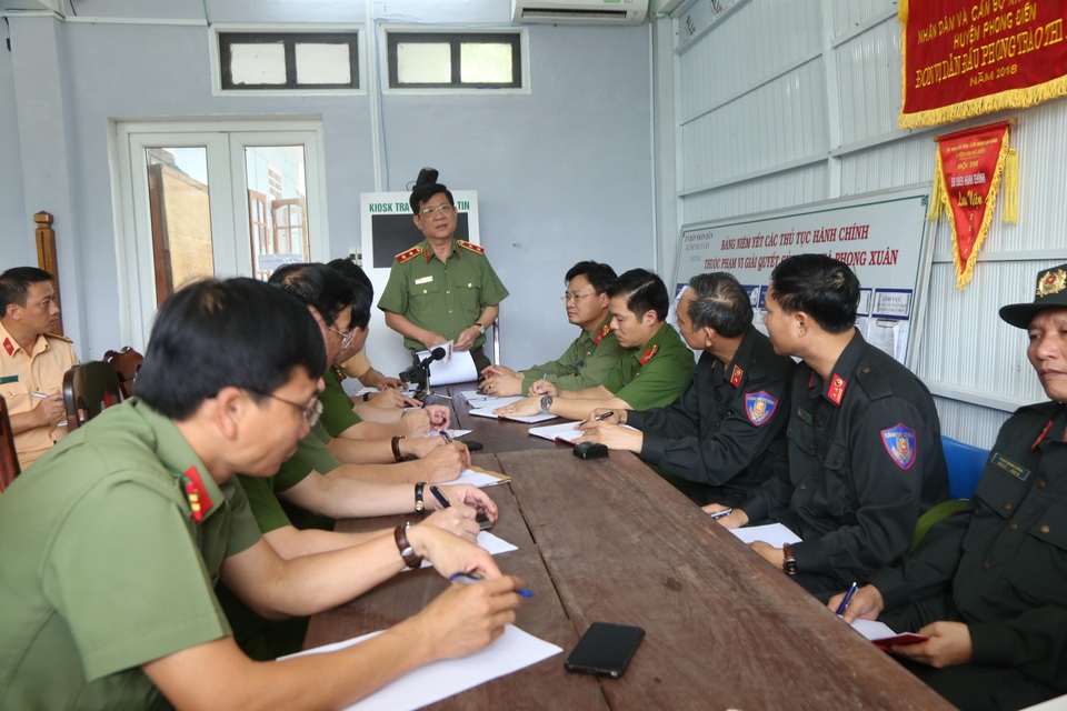 Thứ trưởng Công an: Tập trung toàn lực thông đường lên Rào Trăng 3 đêm nay - 4 Thứ trưởng Công an: Tập trung toàn lực thông đường lên Rào Trăng 3 đêm nay - 4