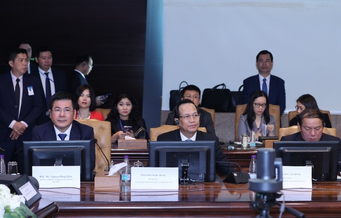 Bộ trưởng Công Thương Nguyễn Hồng Diên; Bộ trưởng LĐ-TB&XH Đào Ngọc Dung, và Bộ trưởng VH-TT&DL Nguyễn Văn Hùng tại Diễn đàn