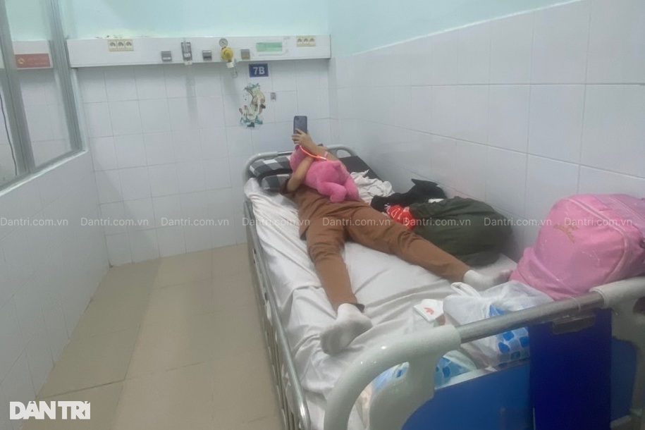 Bé gái 14 tuổi bị mẹ ruột đưa đi bán dâm nhiều lần: Quyển nhật ký đau lòng - 8 Bé gái 14 tuổi bị mẹ ruột đưa đi bán dâm nhiều lần: Quyển nhật ký đau lòng - 8