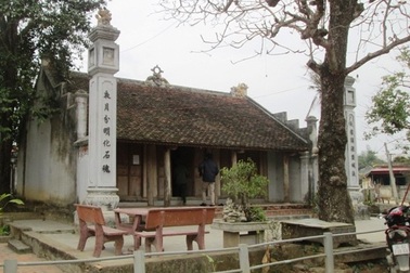 Chuyện về tảng đá in đầu người và bàn tay ở di tích Thành nhà Hồ