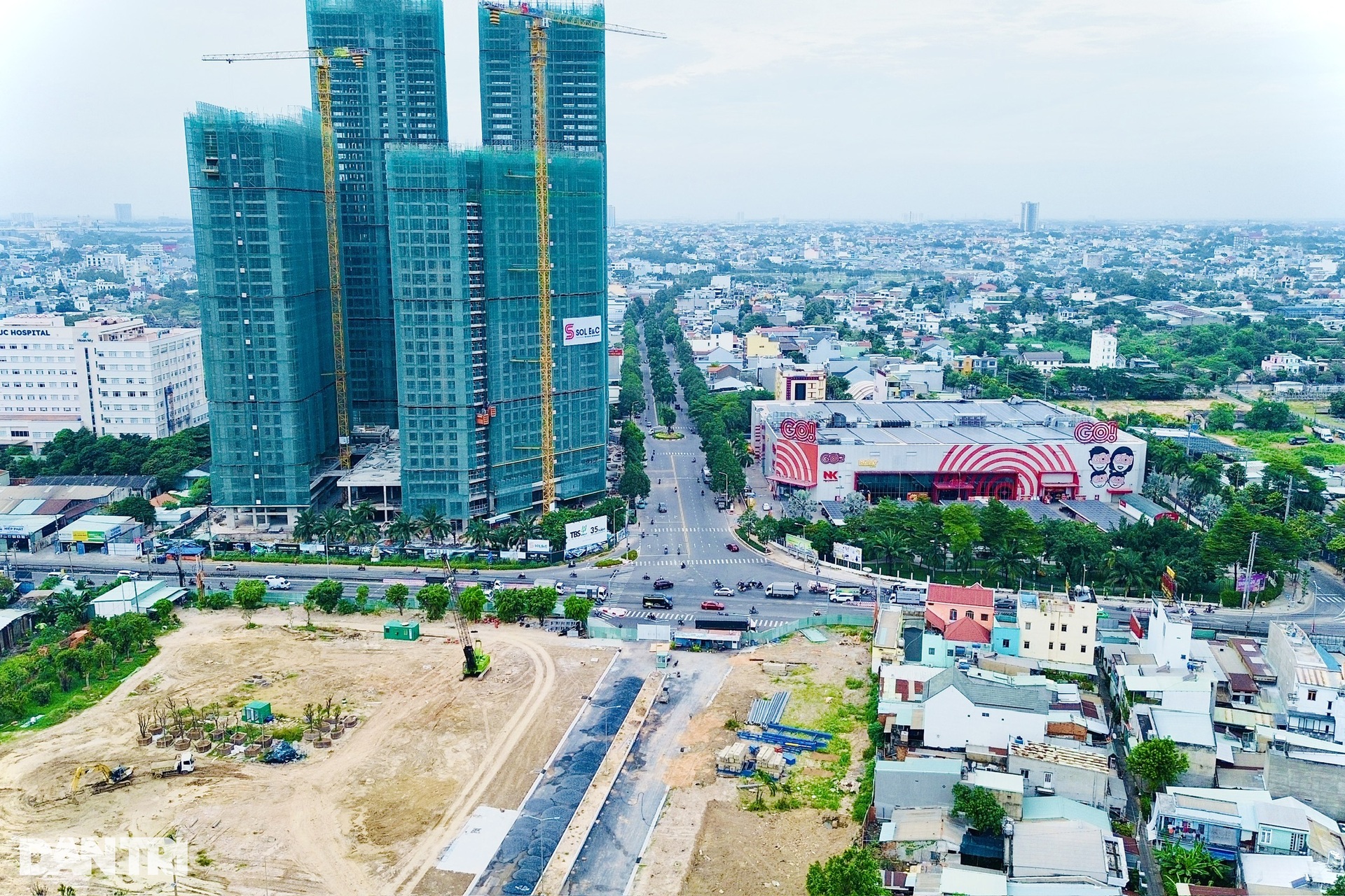 Nhiều tuyến đường dẫn vào Đại học Quốc gia TPHCM tất bật thay áo mới - 8 Nhiều tuyến đường dẫn vào Đại học Quốc gia TPHCM tất bật thay áo mới - 8