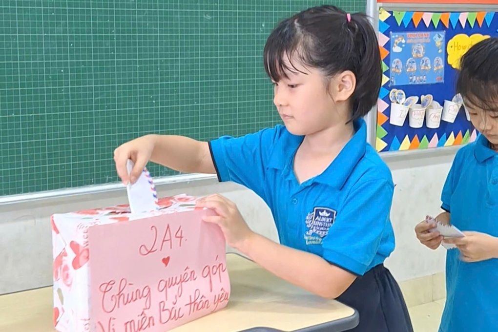 Học sinh trích tiền ăn vặt, đập lợn tiết kiệm vì miền Bắc thân yêu - 2 Học sinh trích tiền ăn vặt, đập lợn tiết kiệm vì miền Bắc thân yêu - 2