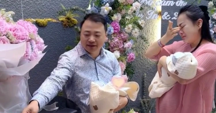 Phuong Oanh យំពេល Shark Binh ជប់លៀងស្វាគមន៍ផ្ទះ - ១ Phương Oanh khóc khi được Shark Bình mở tiệc chào đón về nhà - 1