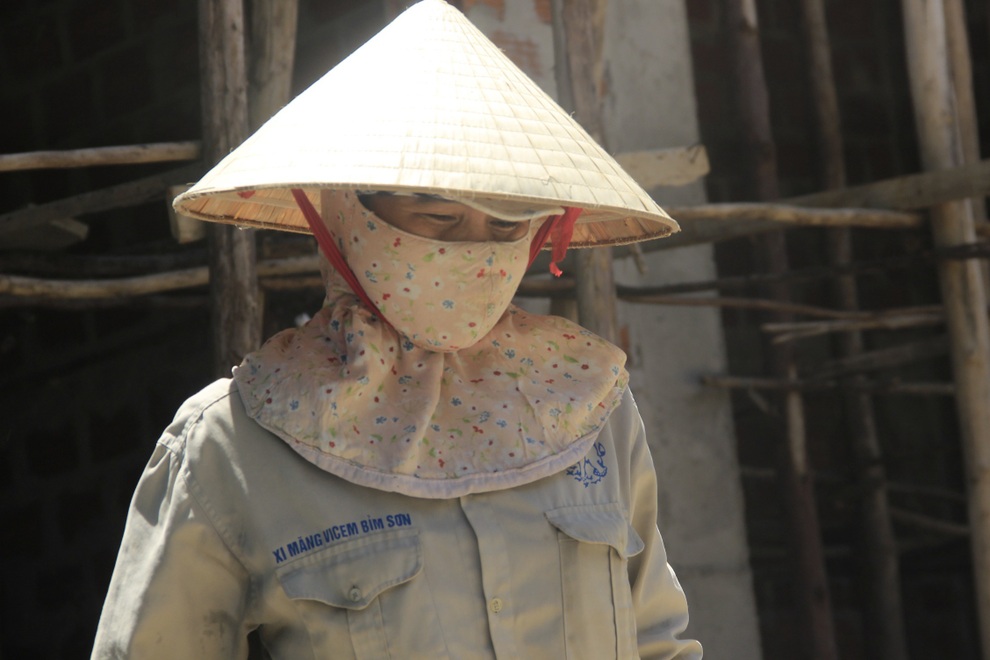 Người lao động chật vật mưu sinh dưới cái nắng như đổ lửa - 7 Người lao động chật vật mưu sinh dưới cái nắng như đổ lửa - 7