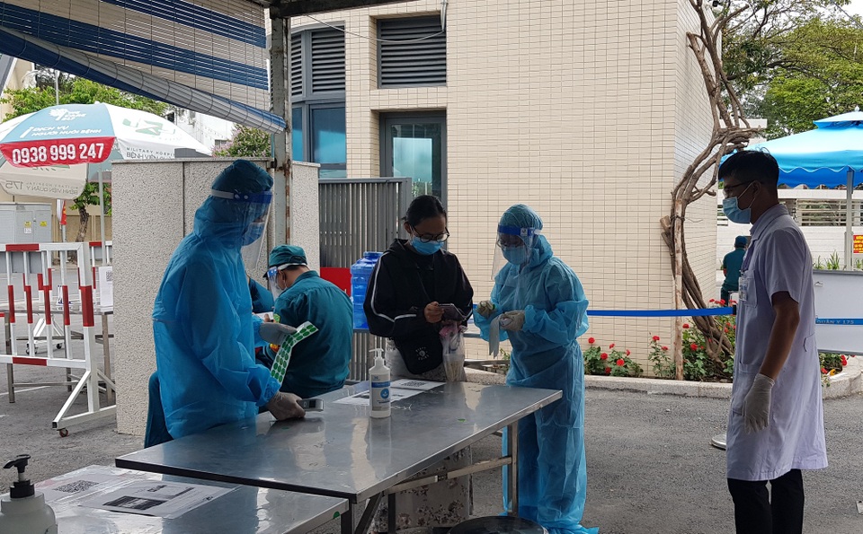 Ban bố tình trạng sẵn sàng chiến đấu giữa tâm dịch Covid-19 - 1