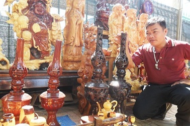 Cuối năm đi chợ xuân mua… gỗ và đá