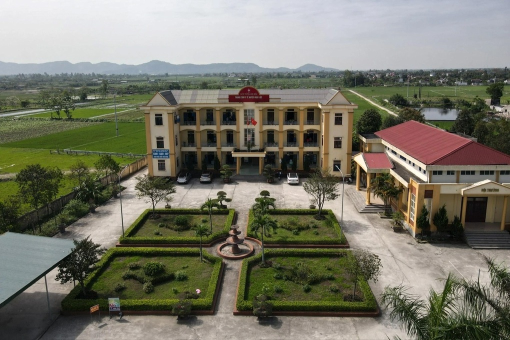 Cả nước giảm ít nhất 20% số trường học, bệnh viện, nhà hát  - 1 Cả nước giảm ít nhất 20% số trường học, bệnh viện, nhà hát  - 1