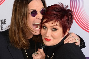 Rocker nổi tiếng có ba tuần “cứu vãn” hôn nhân sau khi bị phát hiện “ăn vụng”