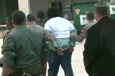 Cảnh sát Mỹ bắt kẻ mang súng trong cuộc vận động tranh cử của tỷ phú Trump