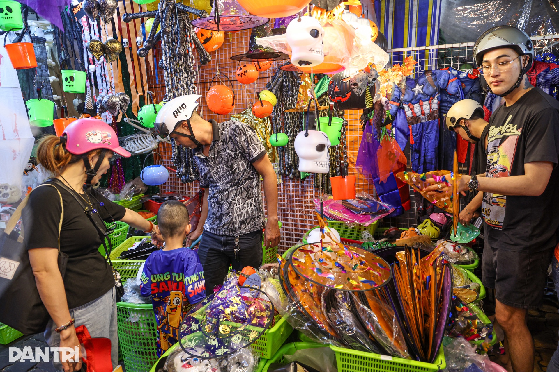 Phố Halloween giữa lòng TPHCM: Đèn vẫn sáng, khách chẳng về - 4 Phố Halloween giữa lòng TPHCM: Đèn vẫn sáng, khách chẳng về - 4