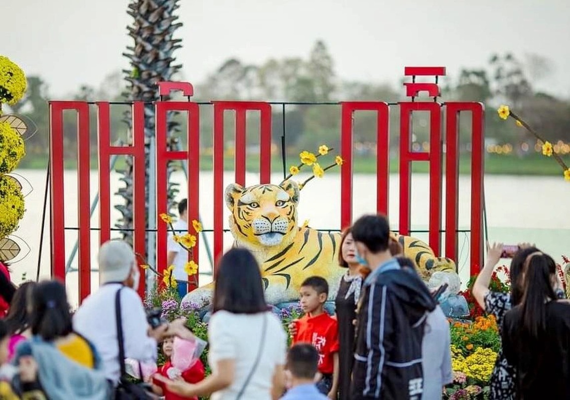Tết năm nay, Huế đón du khách đông gấp 3 lần năm trước - 3 Tết năm nay, Huế đón du khách đông gấp 3 lần năm trước - 3