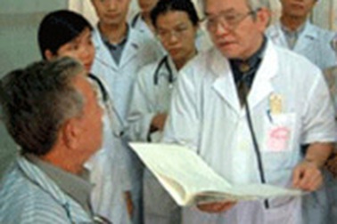 GS Phạm Gia Khải nhận danh hiệu Anh hùng lao động