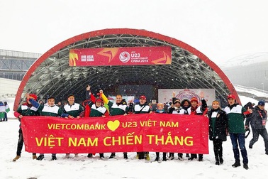 Vietcombank trao số tiền 1 tỷ đồng tặng đội tuyển U23 Việt Nam
