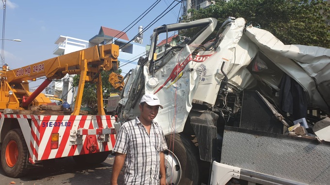 TP.HCM: Xe container tông sập 3 nhà dân lúc rạng sáng, 14 người thoát chết trong gang tấc - Ảnh 5. TP.HCM: Xe container tông sập 3 nhà dân lúc rạng sáng, 14 người thoát chết trong gang tấc - Ảnh 5.