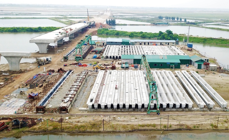 Ngắm toàn cảnh công trình cầu dài nhất miền Trung - 7 Ngắm toàn cảnh công trình cầu dài nhất miền Trung - 7