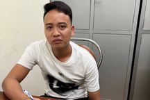 Bắt được đối tượng mang súng cướp điện thoại ở cửa hàng Thế giới di động