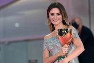 Penelope Cruz lần đầu giành chiến thắng tại LHP Venice