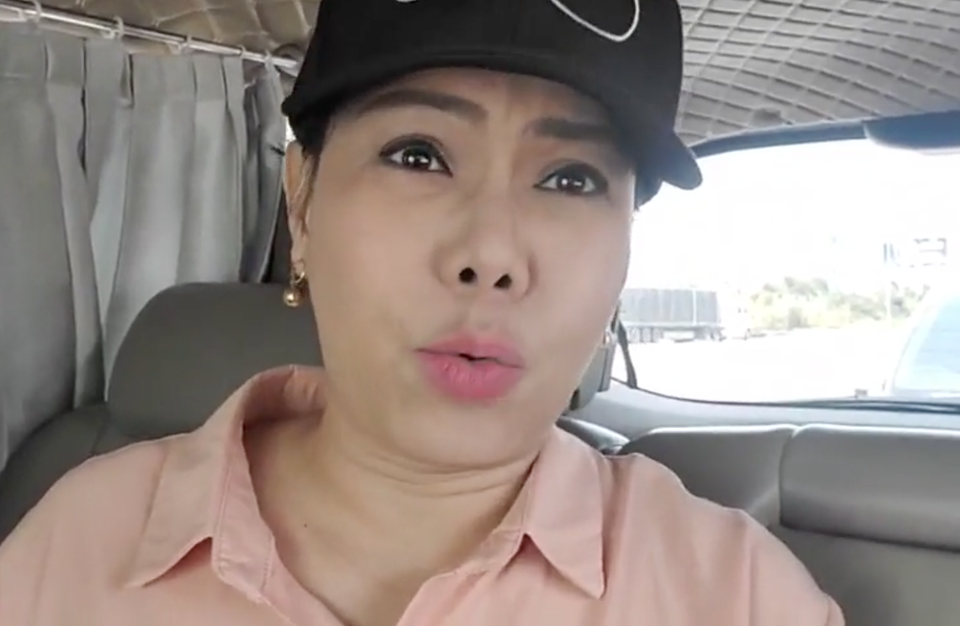 Việt Hương bức xúc khi nhận “trăm tin nhắn chửi”, phản đối cô làm giám khảo - 1 Việt Hương bức xúc khi nhận “trăm tin nhắn chửi”, phản đối cô làm giám khảo - 1
