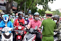 C06 nói gì về tình trạng ùn ứ khi thực hiện tờ khai y tế của Bộ Công an?