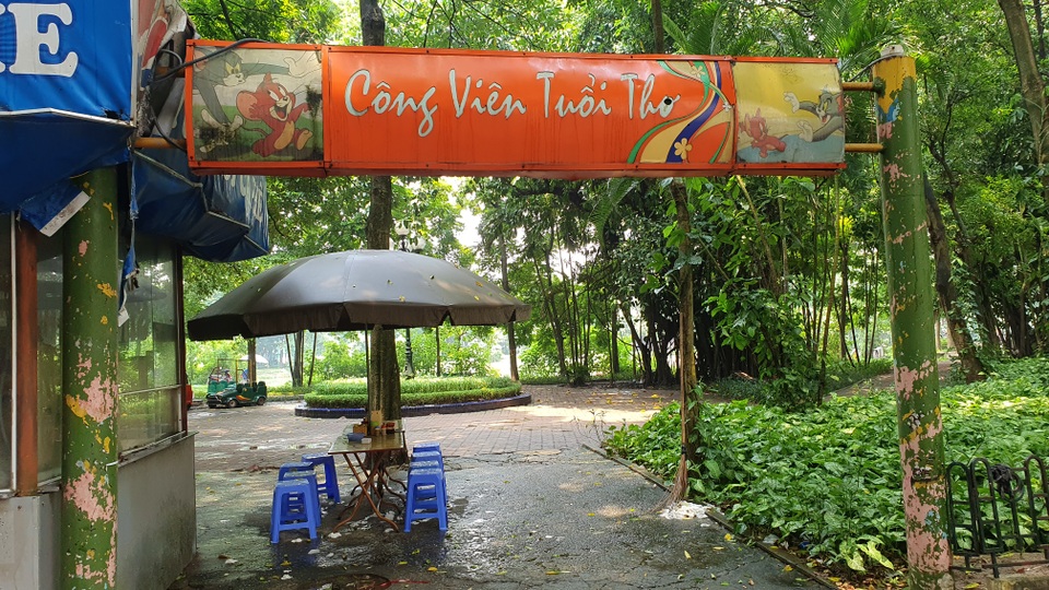 Công viên nhếch nhác, xập xệ trong khu đô thị kiểu mẫu ở Hà Nội - 1 Công viên nhếch nhác, xập xệ trong khu đô thị kiểu mẫu ở Hà Nội - 1