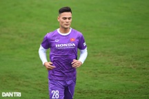 Tân binh Adriano Schmidt trong buổi tập đầu tiên cùng tuyển Việt Nam