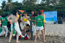 Diễn biến mới vụ nữ du khách cởi áo ngực chơi team building tại biển Cửa Lò