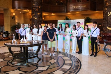 Đưa show mini áo dài Huế phục vụ du khách tại các khách sạn