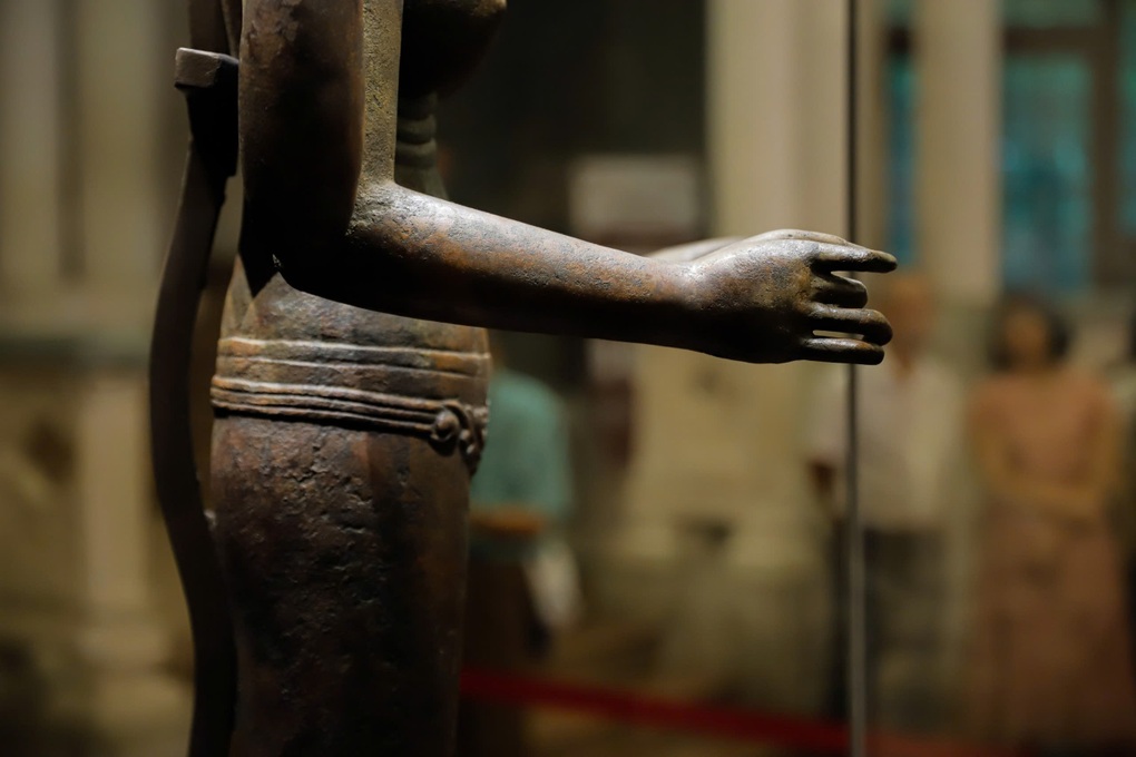 Nhà sưu tập mừng phát khóc khi tượng Nữ thần Durga được hồi hương - 4 Nhà sưu tập mừng phát khóc khi tượng Nữ thần Durga được hồi hương - 4