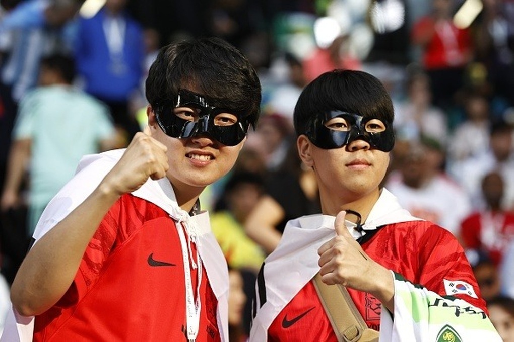 Mặt nạ của Son Heung Min gây sốt với cổ động viên Hàn Quốc - 1 Mặt nạ của Son Heung Min gây sốt với cổ động viên Hàn Quốc - 1