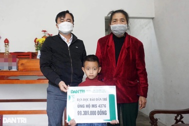 Trao gần 100 triệu đồng đến bé 6 tuổi mồ côi mẹ, bị bố chối bỏ