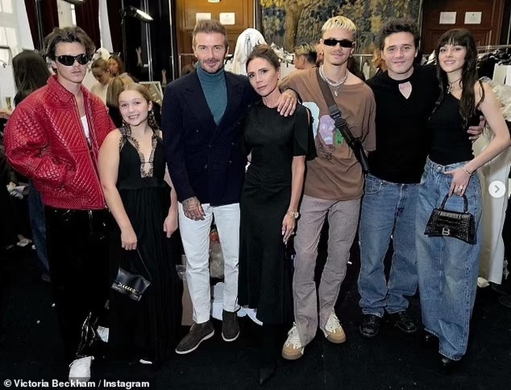Victoria Beckham đăng ảnh con dâu xinh đẹp và ngầm dạy cho con bài học - 4 Victoria Beckham đăng ảnh con dâu xinh đẹp và ngầm dạy cho con bài học - 4