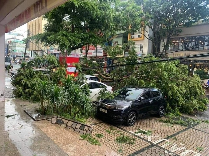 Hàng chục ngôi nhà bị bay mái do giông lốc tại Gia Lai - Ảnh 1.