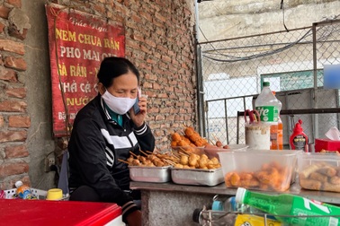 Sự thật chủ quán nem chua rán Hà Nội "nghỉ 5 tháng du lịch châu Âu"