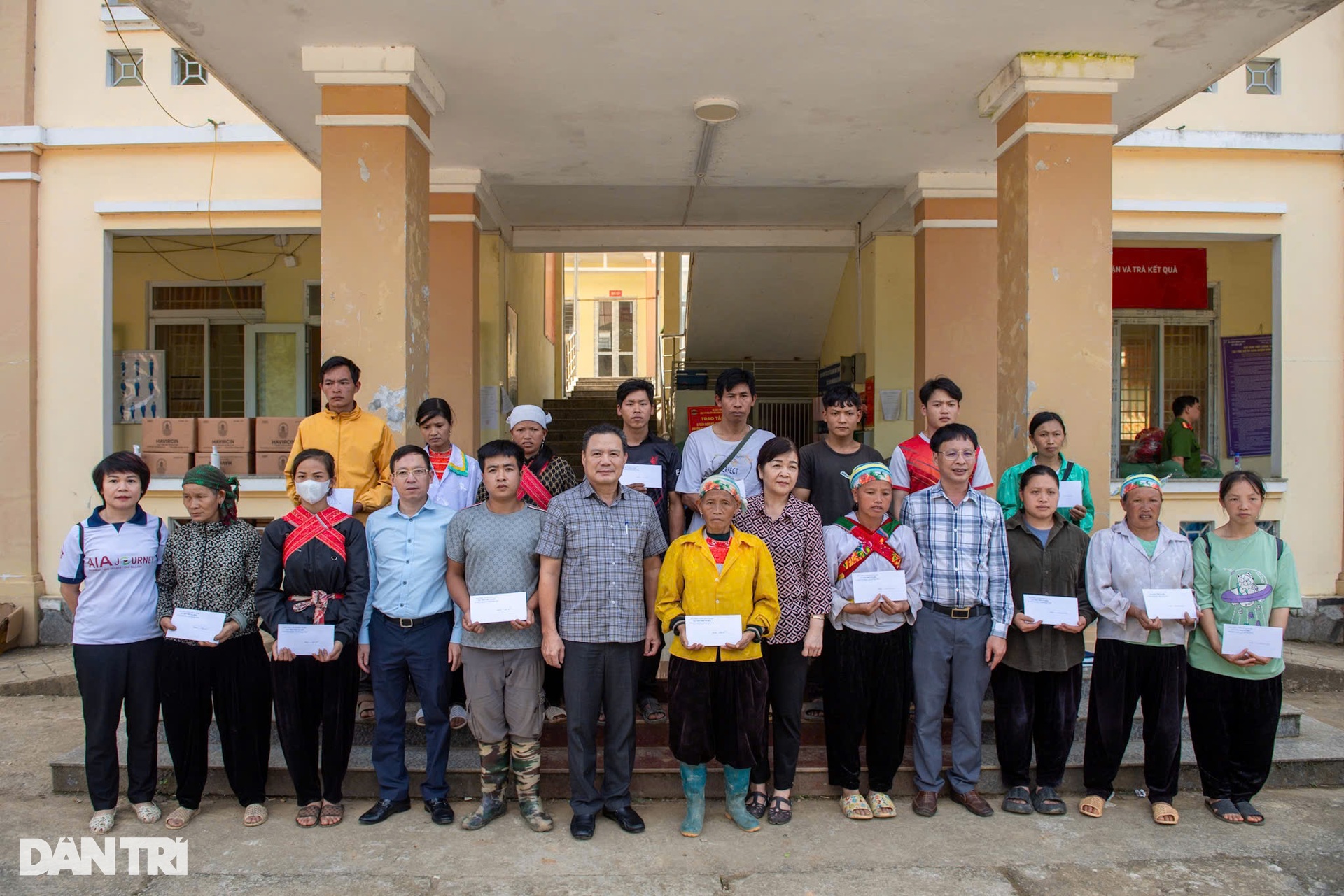 Bộ LĐ-TBXH hỗ trợ người dân bị thiệt hại nặng do sạt lở đất ở Cao Bằng - 12 Bộ LĐ-TBXH hỗ trợ người dân bị thiệt hại nặng do sạt lở đất ở Cao Bằng - 12